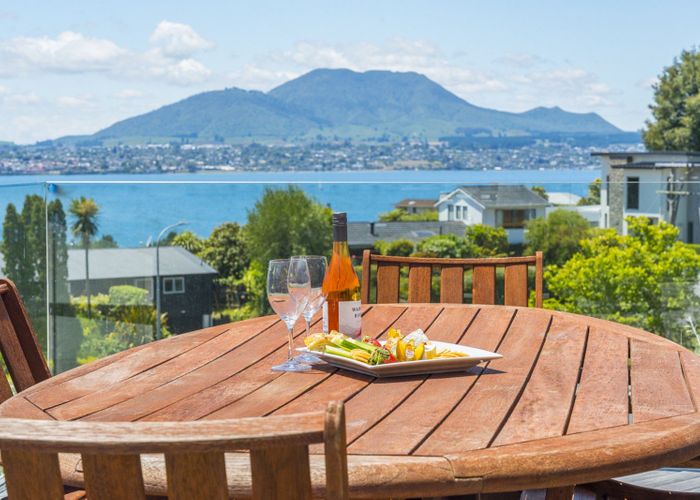  at 1/11 Krissell Place, Acacia Bay, Taupō