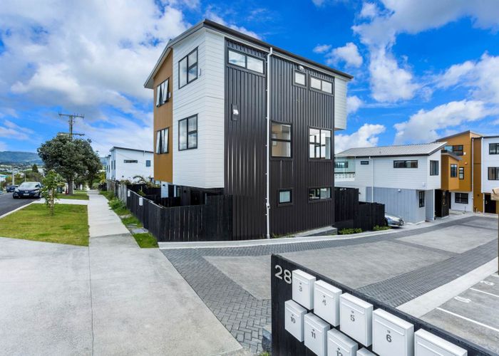  at 11/28 Lavelle Road, Henderson, Waitakere City, Auckland