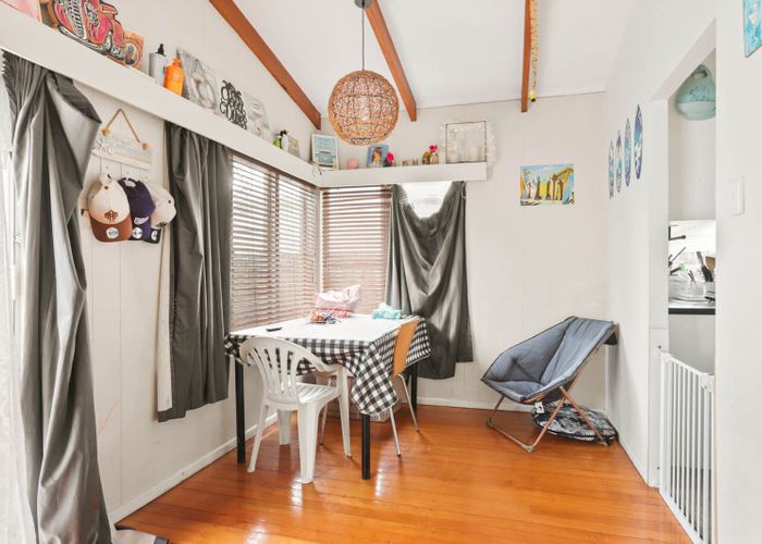  at 6 Fairdene Avenue, Henderson, Waitakere City, Auckland