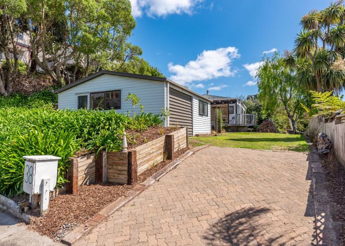  at 38 Hicks Crescent, Waikanae Beach, Waikanae