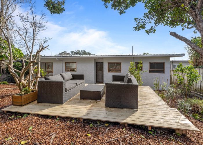  at 2/867 Beach Road, Waiake, North Shore City, Auckland