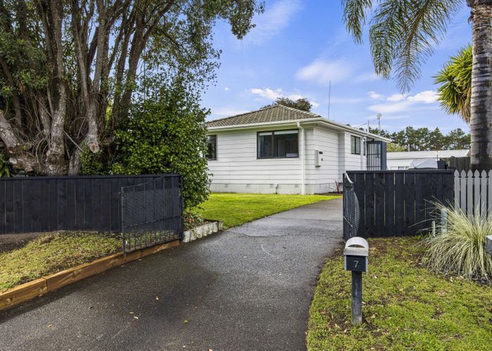  at 7 Leaming Place, Clarks Beach, Clarks Beach