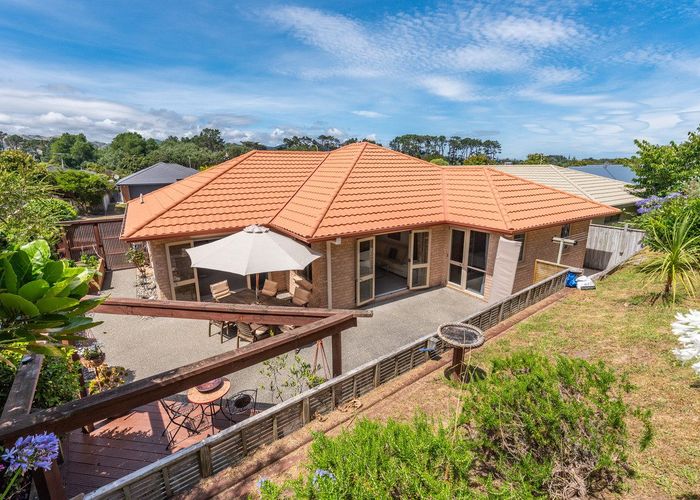  at 8 Leanne Way, Waikanae Beach, Waikanae