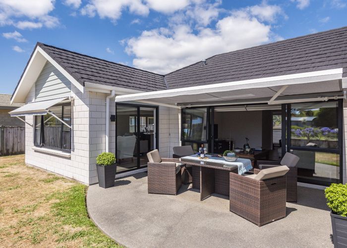  at 176 Milne Drive, Paraparaumu