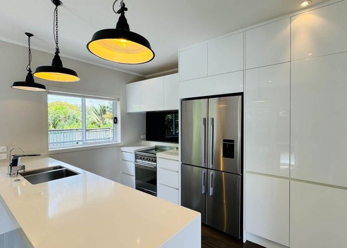  at 32 Isobel Road, Greenhithe, Auckland