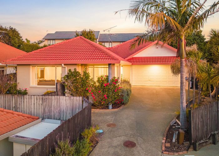  at 27 Gillett Place, Botany Downs, Auckland
