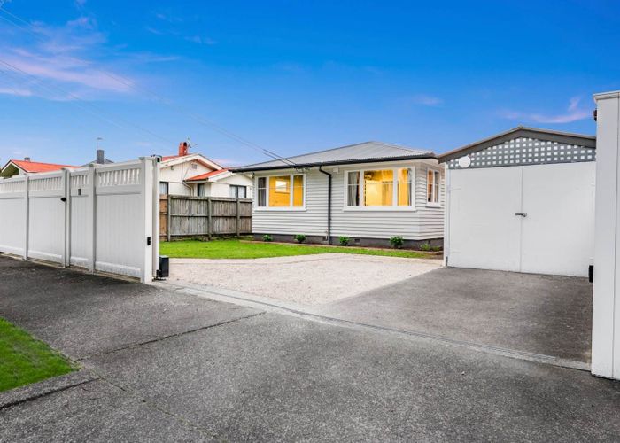  at 11 Waddell Avenue, Point England, Auckland City, Auckland