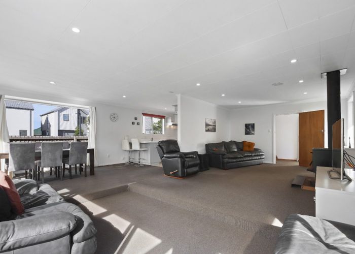  at 8 Stackhouse Avenue, Bishopdale, Christchurch City, Canterbury