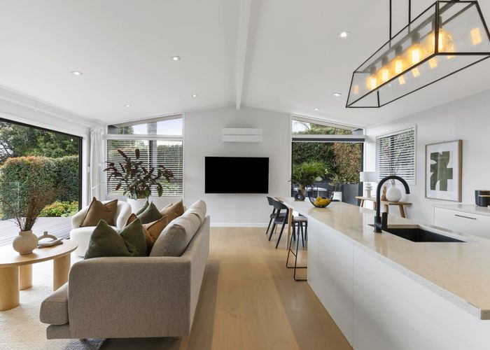  at 6 Sispara Place, Beach Haven, Auckland