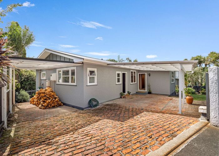  at 1 Durie Vale Road, Durie Hill, Whanganui
