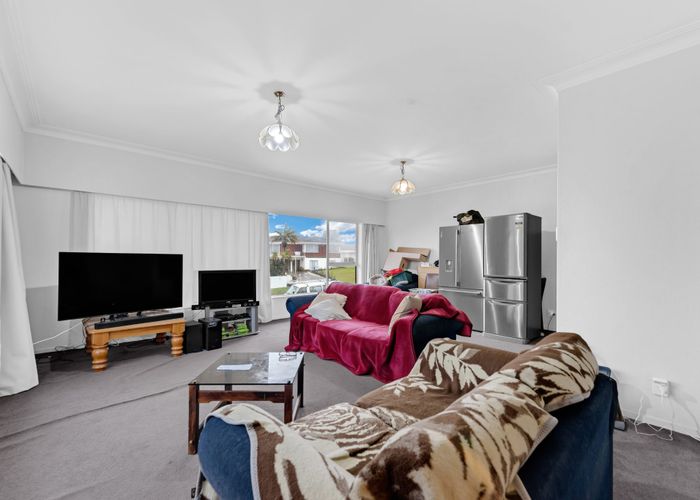 at 18 Jenelin Road, Glendene, Waitakere City, Auckland