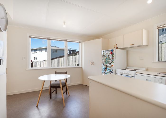  at 34 Takapuwahia Drive, Takapuwahia, Porirua, Wellington