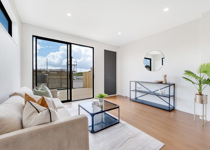  at 8/57 Tahetoka Street, Westgate, Waitakere City, Auckland