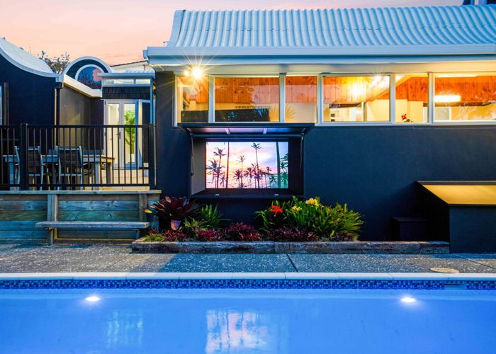  at 10 Caithness Place, Farm Cove, Manukau City, Auckland
