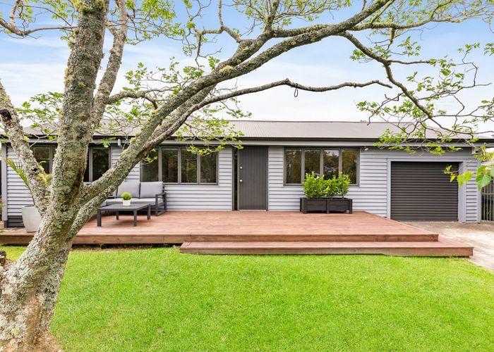  at 122 Island Bay Road, Beach Haven, Auckland