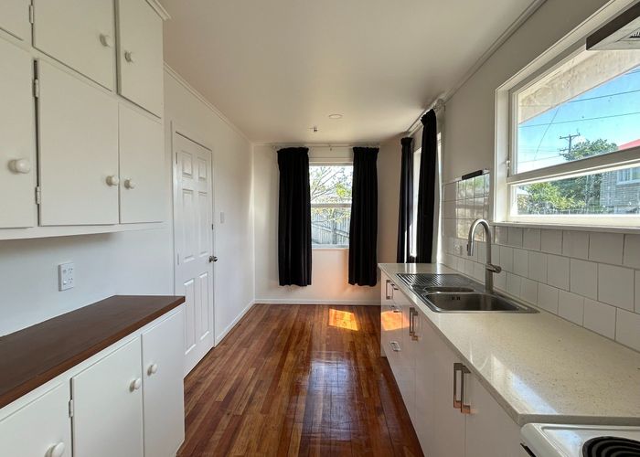  at 3 Barrys Road, Glendene, Waitakere City, Auckland