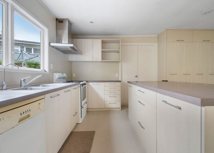  at 36 Beaudine Avenue, Glenfield, North Shore City, Auckland