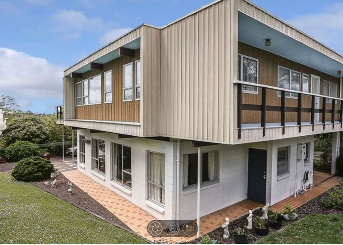  at 28 Cyclarama Crescent, Massey, Waitakere City, Auckland