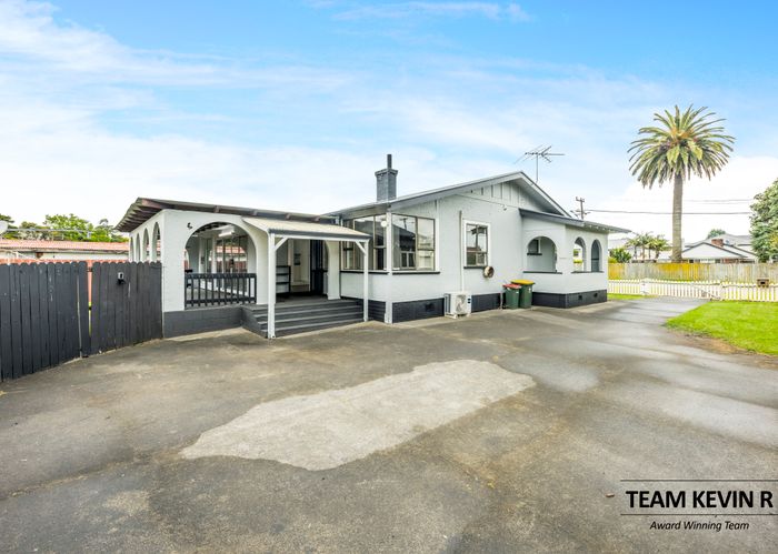  at 8 Rosella Road, Mangere East, Auckland