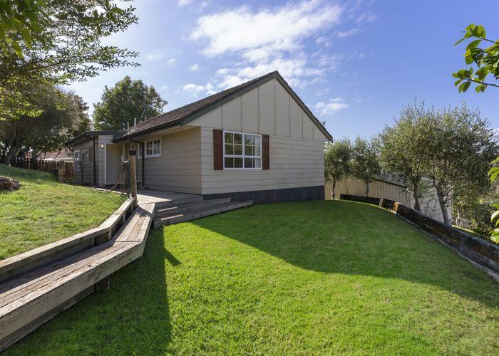  at 5 West Glade Crescent, Birkenhead, Auckland