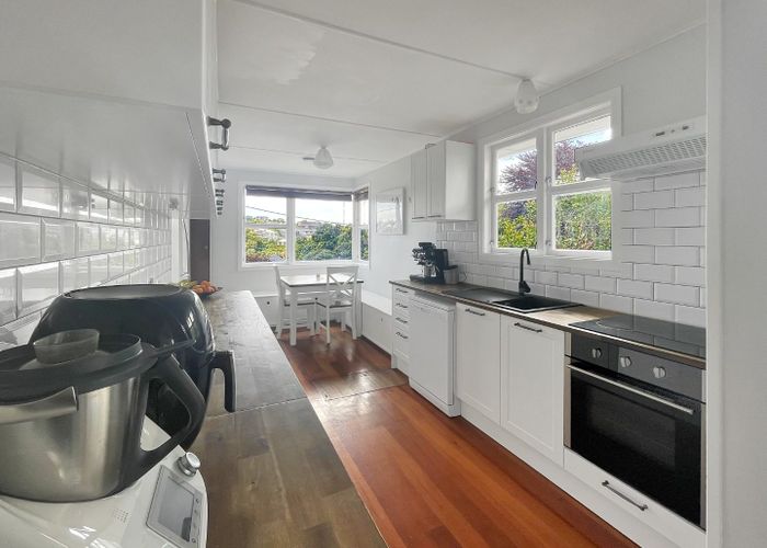  at 8 Taunton Place, Lynmouth, New Plymouth, Taranaki