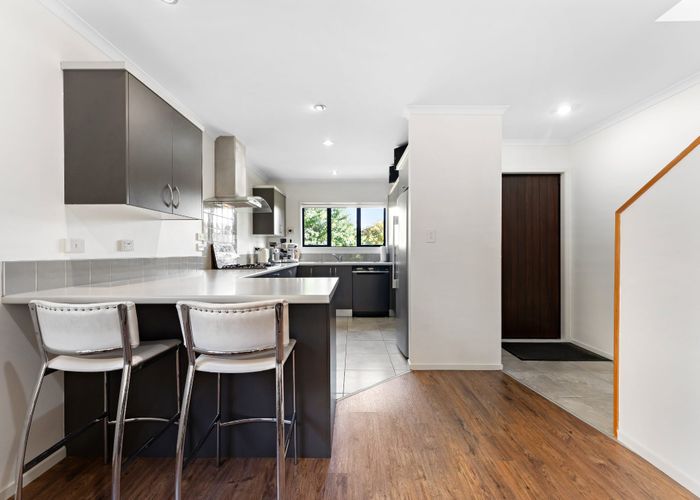  at 10 Vicente Place, Oteha, North Shore City, Auckland