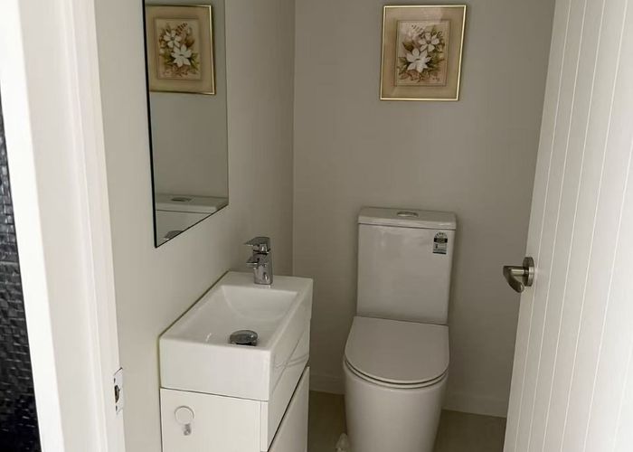  at 80 Admirals Court Drive, Greenhithe, North Shore City, Auckland