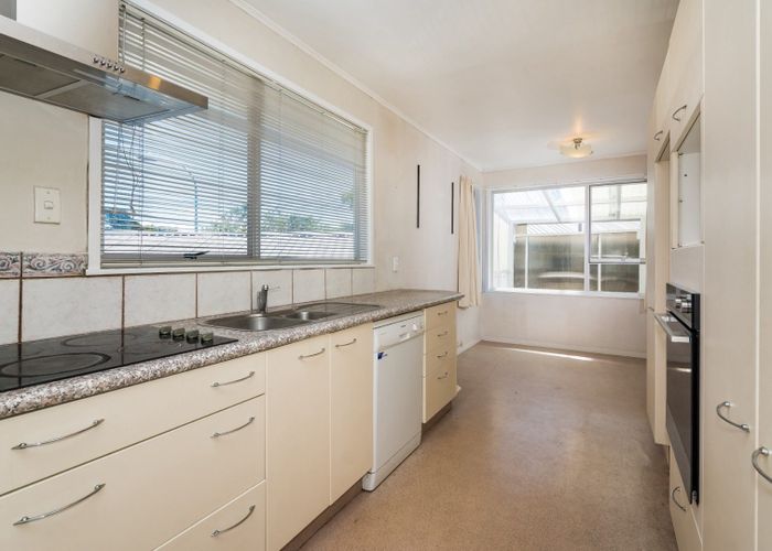  at 285 Sunset Rd, Sunnynook, North Shore City, Auckland