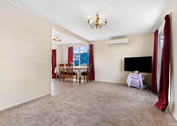  at 14 Chislehurst Street, Henderson, Auckland