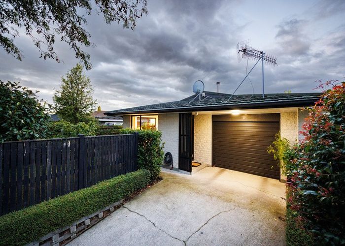  at 8 Earl Place, Hokowhitu, Palmerston North, Manawatu / Whanganui