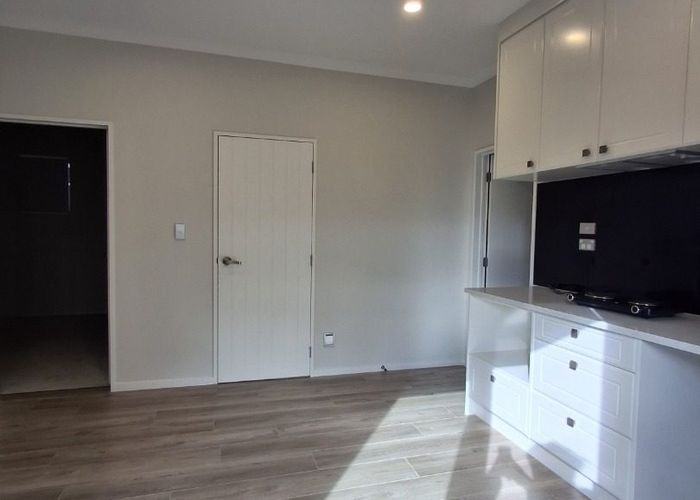  at 18A Hangahai Road, Flat Bush, Manukau City, Auckland