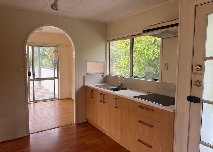  at Hillsborough, Auckland City, Auckland