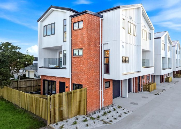  at 3/14 Karamu Street, Te Atatu Peninsula, Waitakere City, Auckland