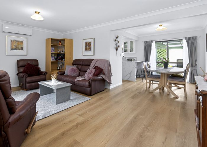  at 14 Channing Crescent, Botany Downs, Manukau City, Auckland