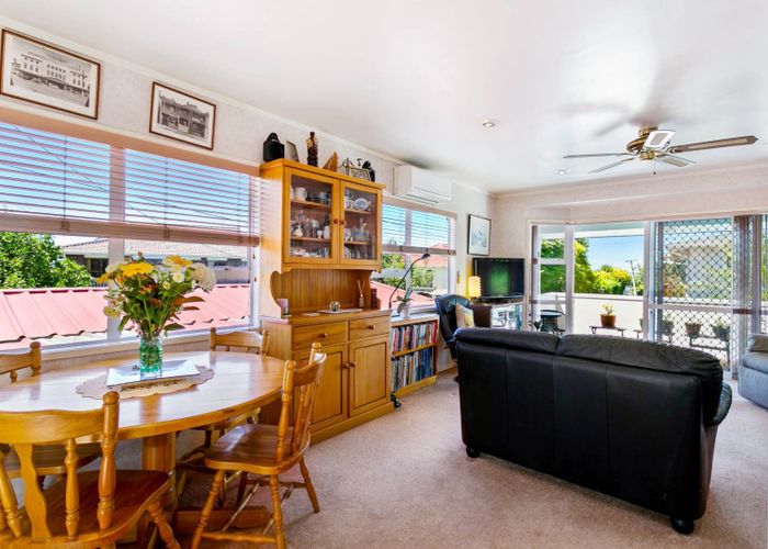  at 1/208 Royal Road, Royal Heights, Waitakere City, Auckland