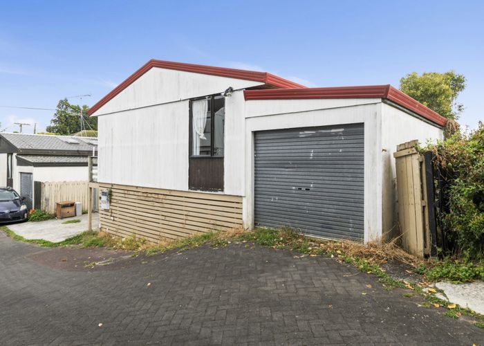  at 2/34 Ferndale Road, Mount Wellington, Auckland