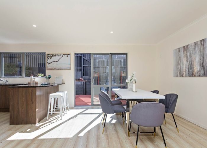  at 2/571 Richardson Road, Mount Roskill, Auckland