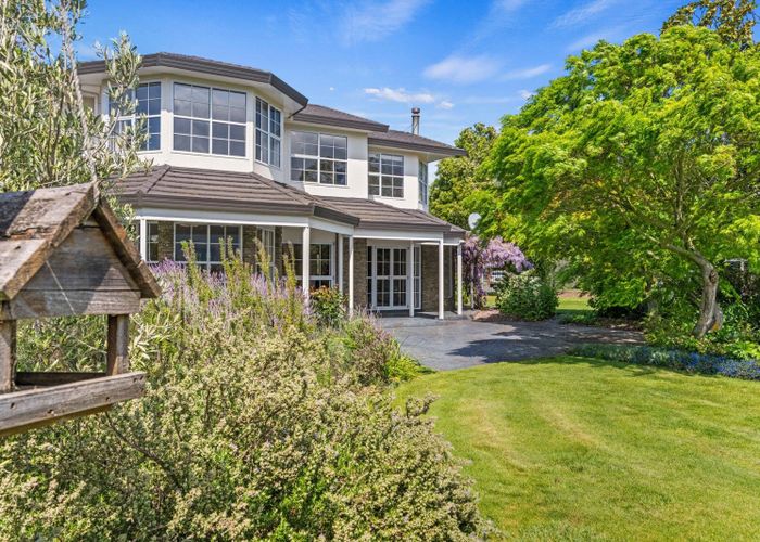  at 8 Ashford Grove, Rapaura