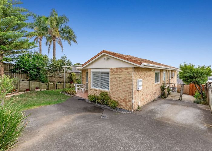  at 2/390 Richardson Road, Mount Roskill, Auckland City, Auckland