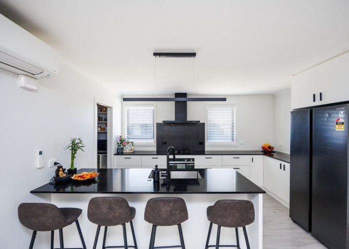  at 6 Ivy Lane, Kelvin Grove, Palmerston North, Manawatu / Whanganui