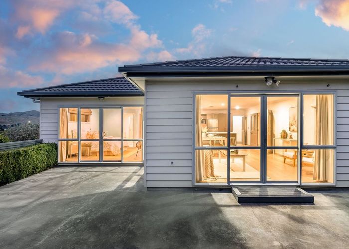  at 5 Tongariro Drive, Aotea, Porirua