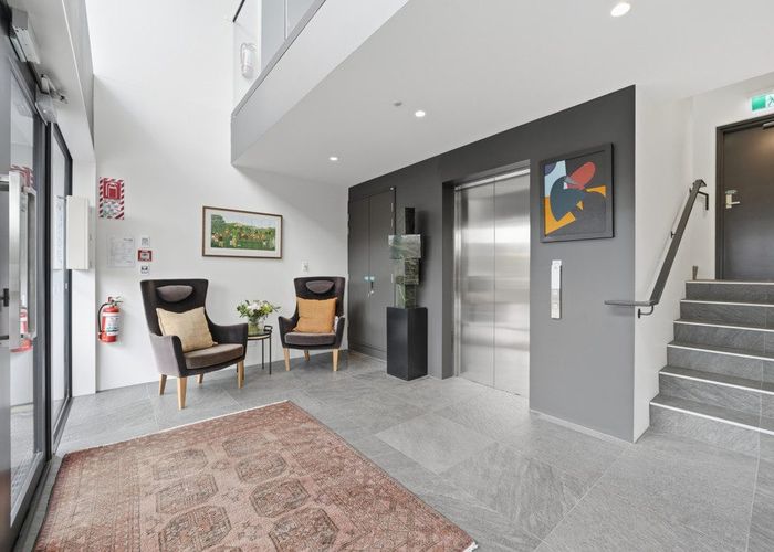  at 2/30 Peterborough Street, City Centre, Christchurch City, Canterbury