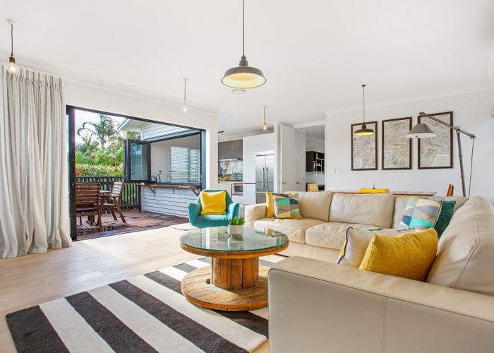  at 1F EVERSLEIGH ROAD, Belmont, Auckland