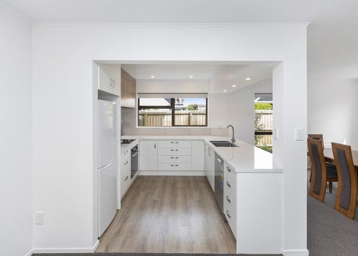  at 2/76 Hinau Street, Riccarton, Christchurch