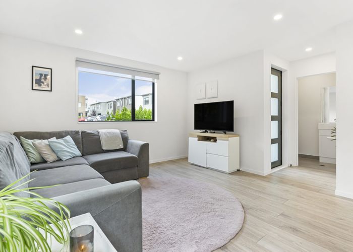  at 6 Kaman Seasprite Road, Hobsonville, Waitakere City, Auckland