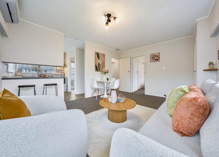  at 2/40 Cheval Drive, Totara Vale, North Shore City, Auckland