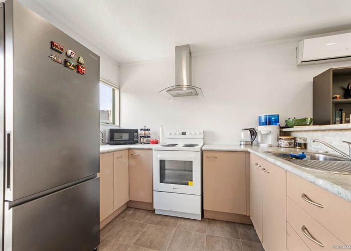  at 11A Kervil Avenue, Te Atatu Peninsula, Waitakere City, Auckland