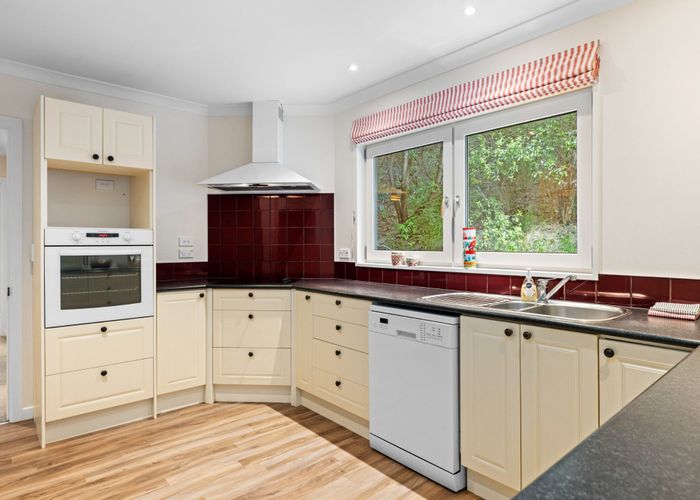  at 8 Glas Brae, Lyttelton