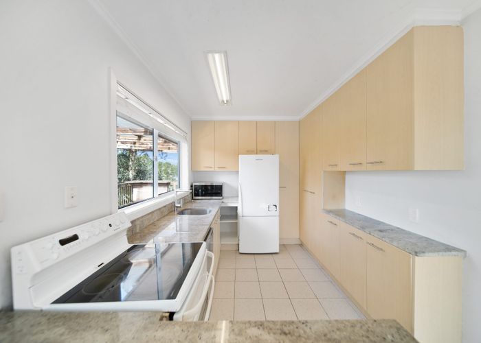  at 34 Cyclarama Crescent, Massey, Waitakere City, Auckland
