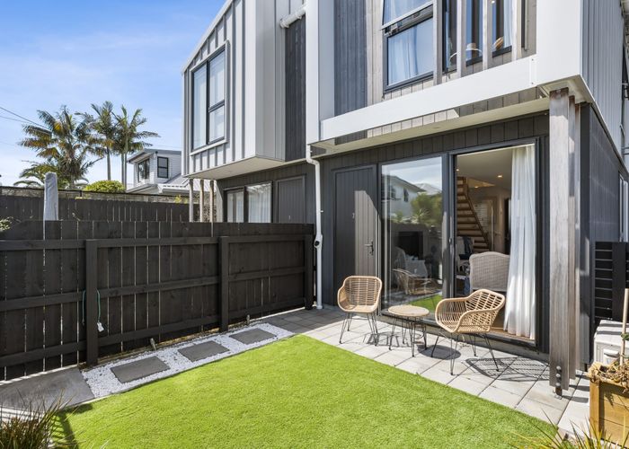  at 14/82 East Coast Road, Milford, North Shore City, Auckland